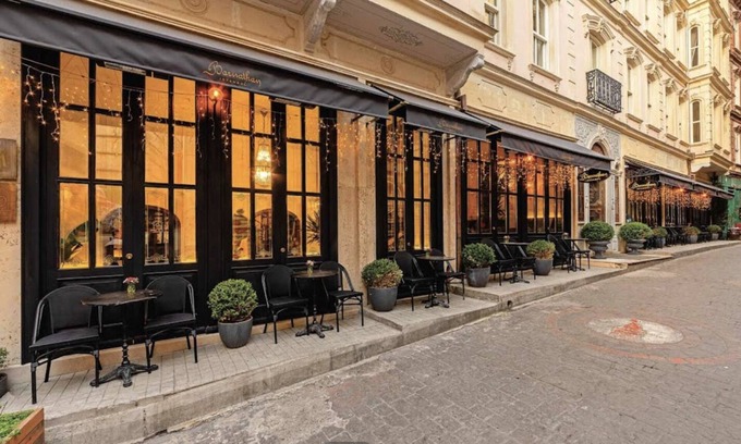 Galata Apartamento | Gran GalataTower Flat-4rm-3Bdrm-3Bth-1st flr