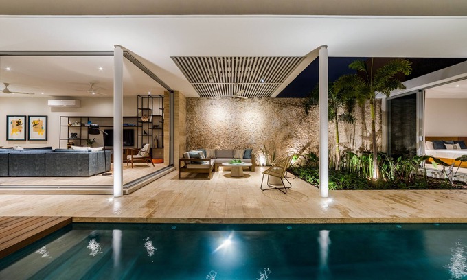 Barrio de Santiago Casa | Newly built design home on 68