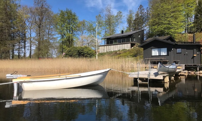 Tvaaker Casa | Diseño casa con muelle privado en el lago