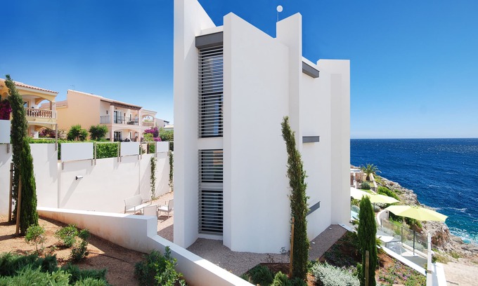 Cala Magrana Villa | Villa de diseño en 1er. Línea de mar con acceso al mar