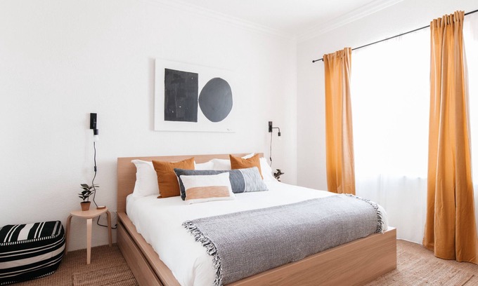 Village Condominio | Designer 1 bed | 5 min to Old Town | Sleeps 4 | 4 pools and spas | Dogs welcome!