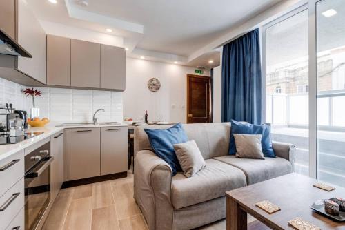 Tal-Ghoqod Apartamento | Designer 1 Bed Maisonette Swieqi By Homely