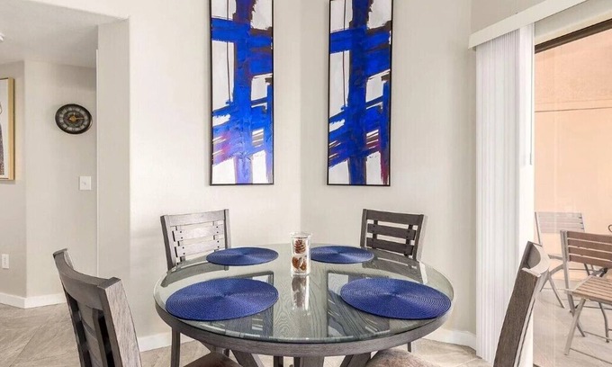 Maryvale Condominio | Designer 2BD/2BA in Gated Resort w/Pool & Gym