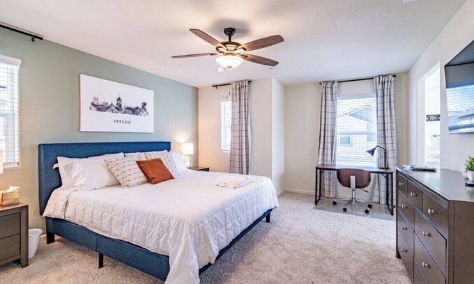 Raisin Casa | Designer 3.5 Bedroom, 2023 Built Home in Fresno near the Airport & Clovis