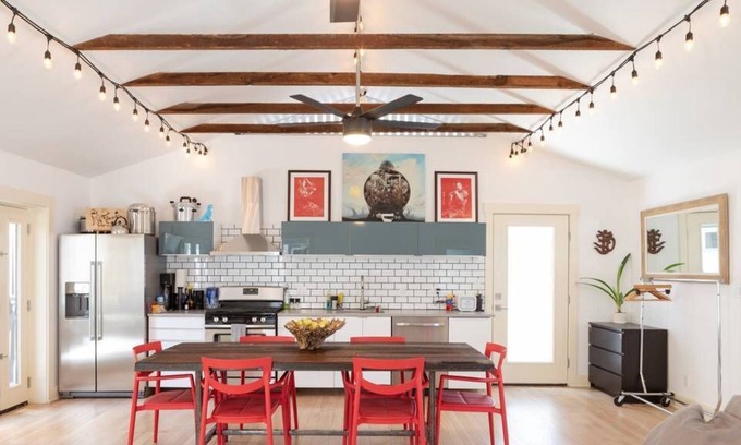Mid Central Casa | Designer Chic Loft Retrofitted en un artesano de 1923