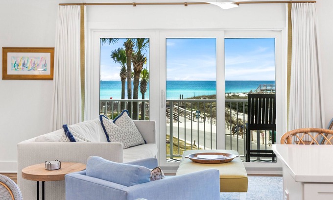 Seagrove Beach Condominio | Designer Condo with Gulf Views, Heated Community Pool, and 1.5 Blocks to Beach