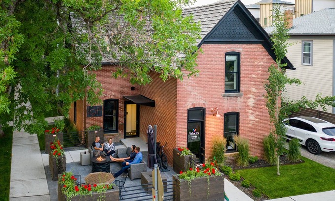 Downtown Bozeman Condominio | *Designer Downtown* Modern Loft + Outdoor Patio!