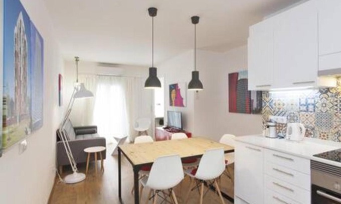 El Port Apartamento | Designer Apt near FIRA Balcony 5PPWIFISMART TV by MyRentalHost