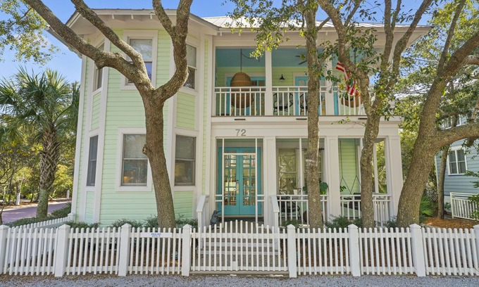 Seagrove Beach West Casa | Designer Home in Seaside, FL! Walk to Pool and Beach + 2 Adult Bikes!