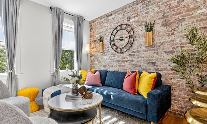 Central Square Apartamento | Designer Home 3BR 2Bath Harvard MIT Vintage/Modern retreat