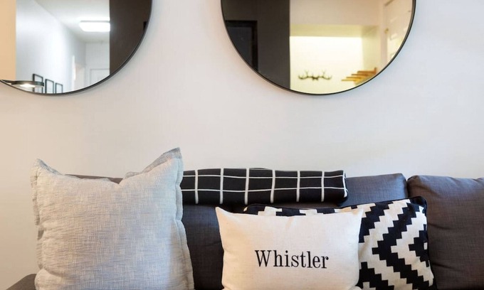 Whistler Cay Heights Casa | Designer home - A/C, pool, hot tub & free parking