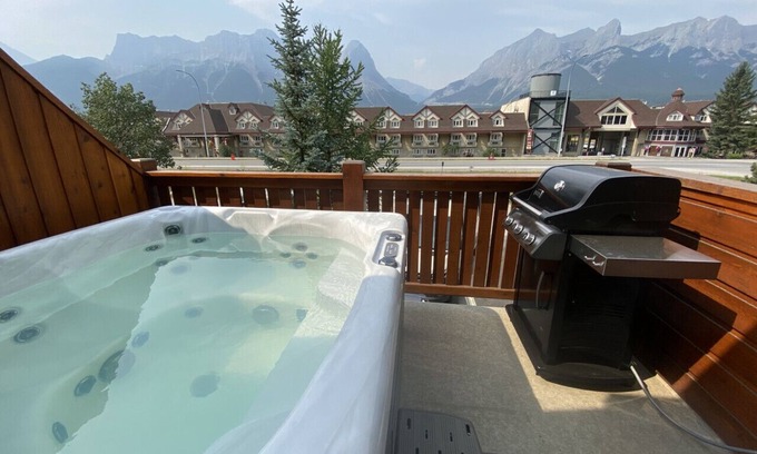 Teepee Town Apartamento | Designer Home, Private Hot Tub