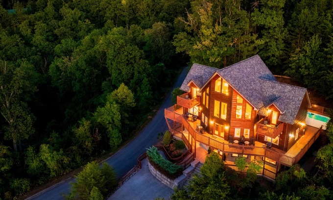 Wears Valley Cabina | Designer Lodge / Stunning Views / Heated Pool/Spa / Firepit / Games