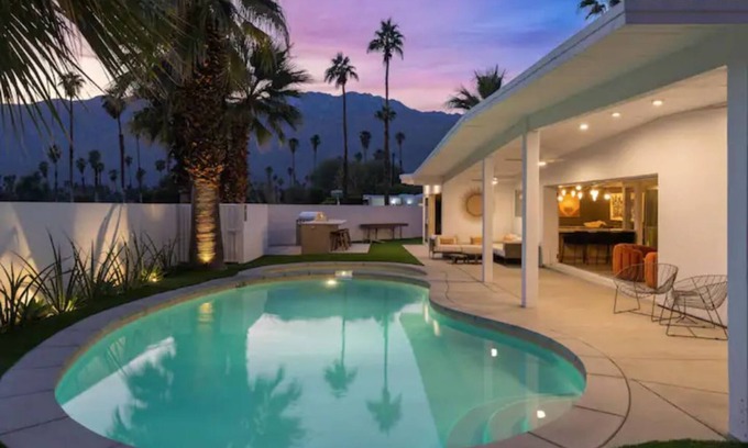 Palm Springs Casa | Designer Mid-Century Modern, mins from Downtown.