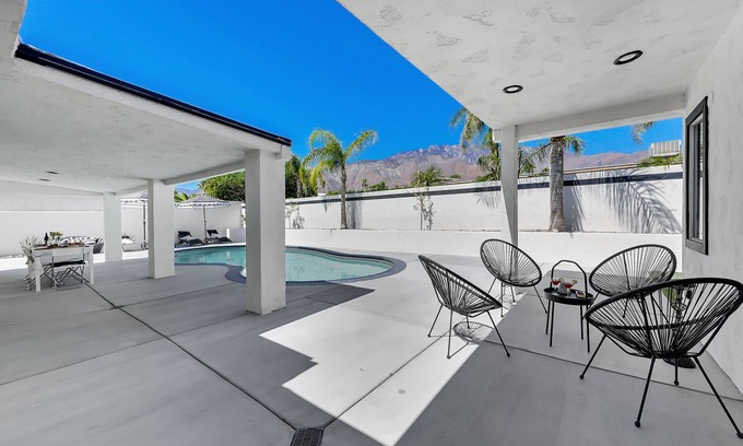 Vista Norte Casa | Designer Mid Century Desert Retreat in Palm Springs
