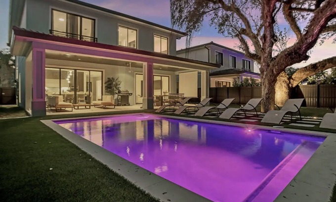 Tarpon River Casa | Designer's Dream in FTL-Pool, Theater, Luxurious Pool