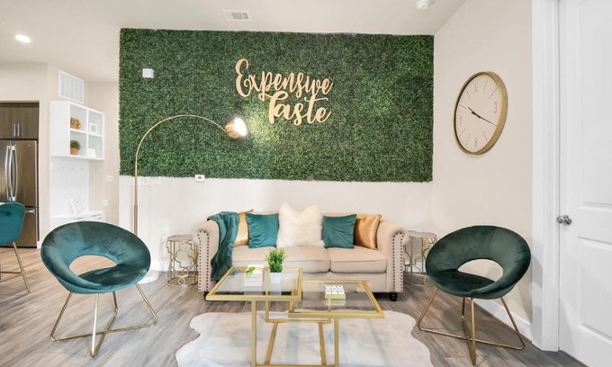 Washington Ave./ Memorial Park Apartamento | Designer Suite- Centrally located downtown near Galleria, Midtown, Medical Center, & Art District