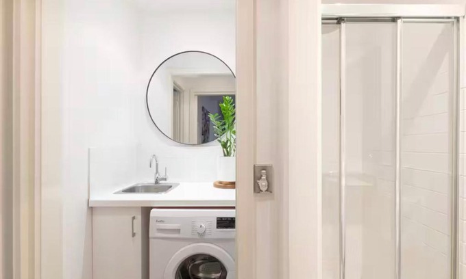 Brunswick East Apartamento | Designer townhome adjacent to East Brunswick Village 2min to tram plus private parking