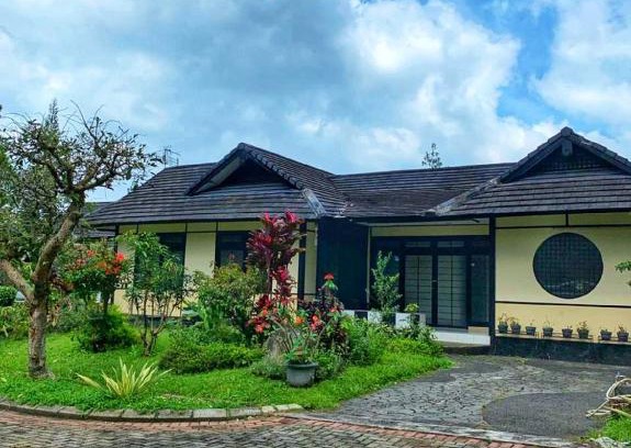 Cipanas Villa | Designer Villa Osaka