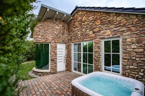 Ruedesheim am Rhein Casa | Designhaus - WHIRLPOOL - TERRASSE - GARAGE - 10 PERSONEN - AUFZUG - KÜCHE - FAMILIENFREUNDLICH - WIFI - NETFLIX