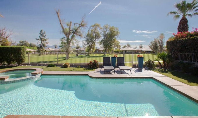 Indio Apartamento | Desirable Desert Resort w/ Pool- 2mi to Coachella