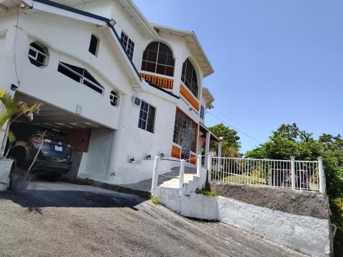 Runaway Bay Apartamento | Destiny Palms Apt