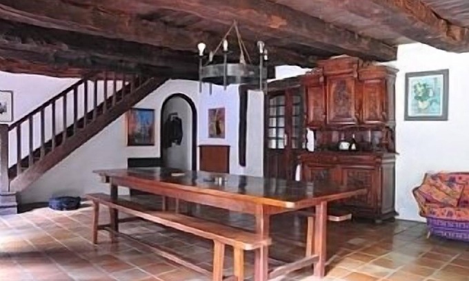 Mohon Otro | Independiente 19th Century Stone Farmhouse