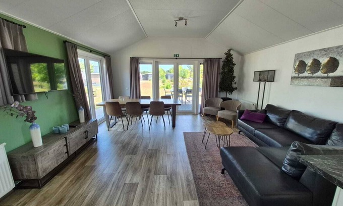 Rauw Casa | Detached 3 bedroom waterfront bungalow