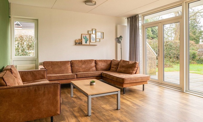 Vlagtwedde Cabaña | Detached bungalow for 14 persons