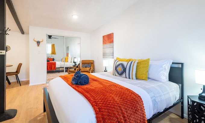 Nob Hill Apartamento | Detached Casitas/Walk to UNM and Hospital/Full Kitchen/Fenced Yard/AC&Heat