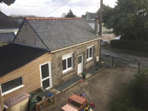 Plumeliau Apartamento | Detached cottage on the edge of town