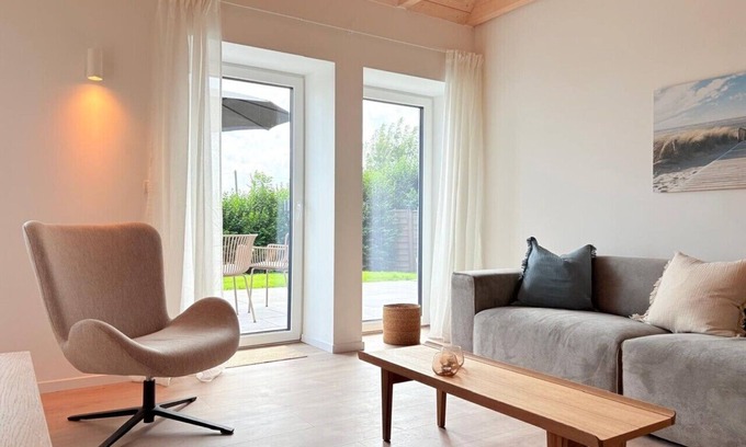 Altfunnixsiel Apartamento | Detached, family-friendly Gulfhof with terrace and large garden in Wi