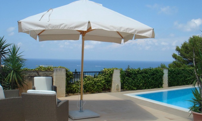 Bahar ic-Caghaq Villa | Villa independiente para familias con piscina y vistas abiertas al mar