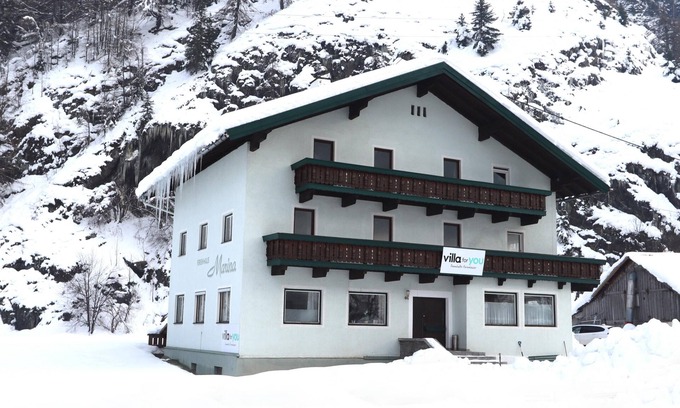 Huben Casa | Detached group house with ski storage room