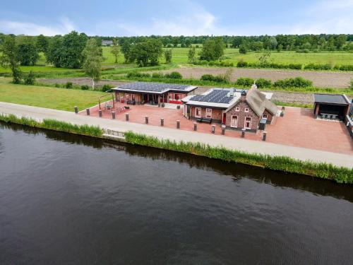 Jistrum Casa | Detached Home in Friesland by Canal