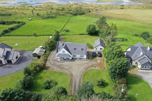 Kilkeedy Casa | Detached house enjoying amazing views of Burren mountain