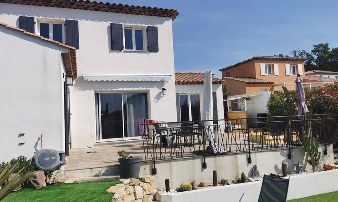 Puget-sur-Argens Casa | casa tiene capacidad para 5/6