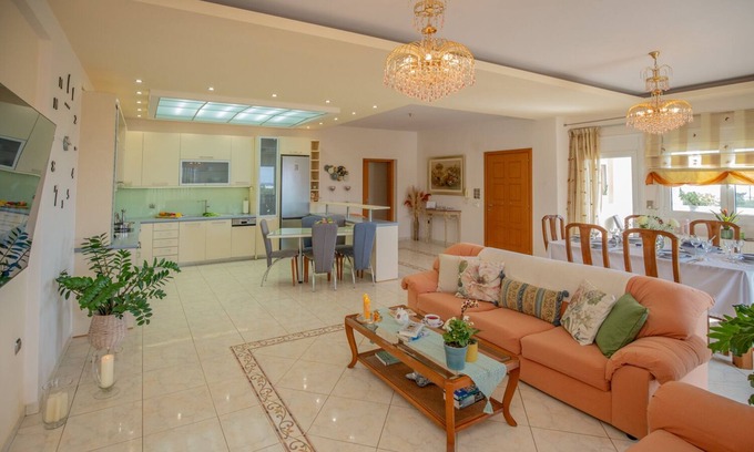 Ierapetra Casa | Detached housein sunny Ierapetra,five minutesfrom the sea