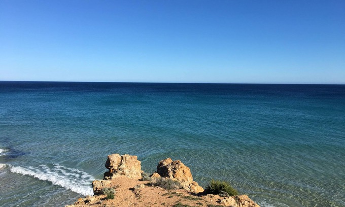 Eden Rock Villa | Elegante villa panorámica con piscina comunitaria cerca de chía y playa