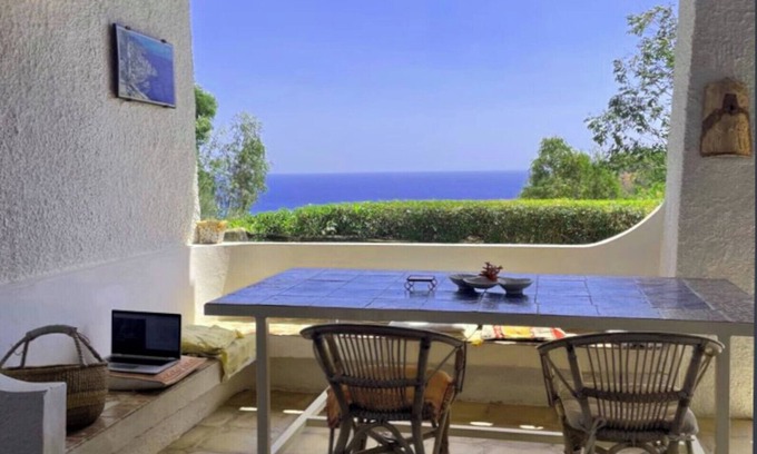 Eden Rock Casa | Detached vacation home with sea views and close to the beach in a large garden