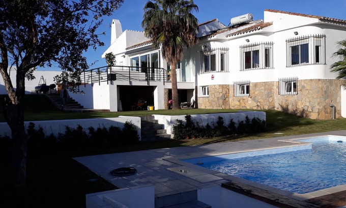 Torreguadiaro Villa | Villa independiente con piscina privada y vistas al mar