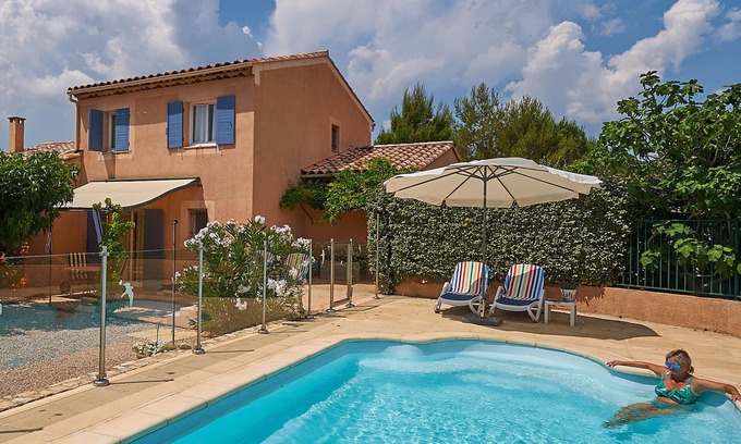 Nans-les-Pins Villa | Casa unifamiliar con un lavavajillas, en una zona verde