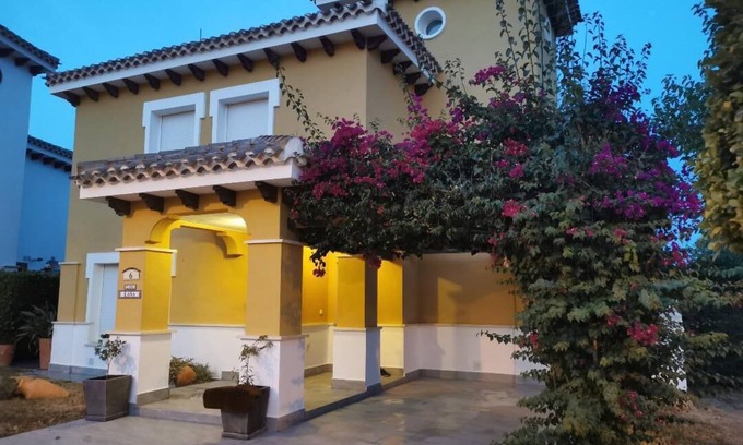 Torre-Pacheco Villa | Villa independiente con piscina climatizada vista al golf