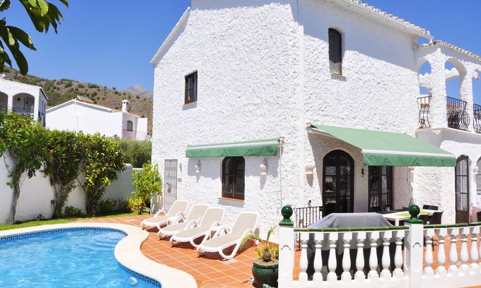 Nerja Villa | Villa independiente con piscina privada y vistas al mar / montaña en El Capistrano Village