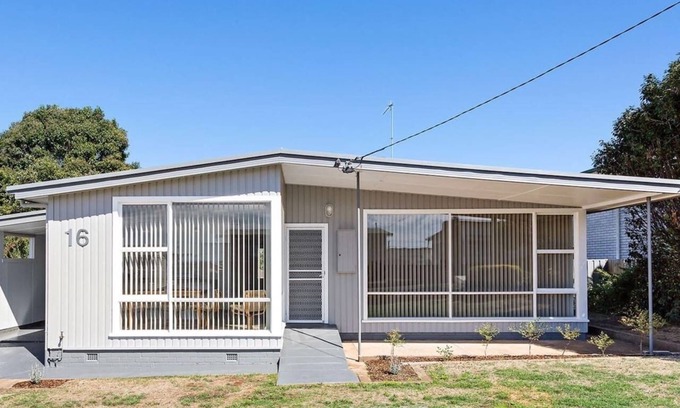 Devonport Casa | Devonport’s Relax @ Manning