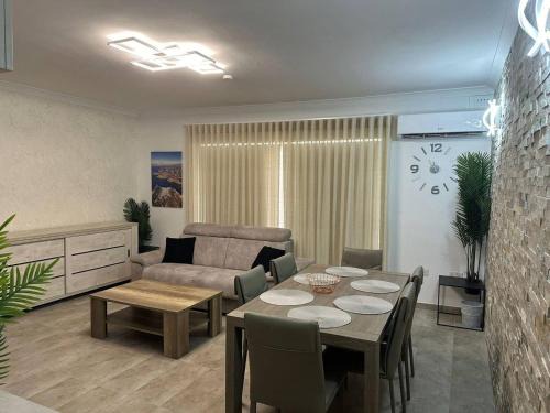 Bugibba Apartamento | Devonshire Flats 2bed - Bugibba Square By Homely