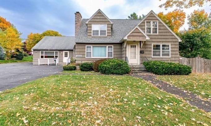 DeWitt Apartamento | Two bedroom, 1 full bathroom, close to hospitals, Syracuse University