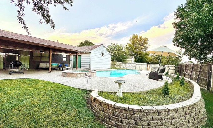 Flower Mound Casa | Flower Mound Gem - House & Pool