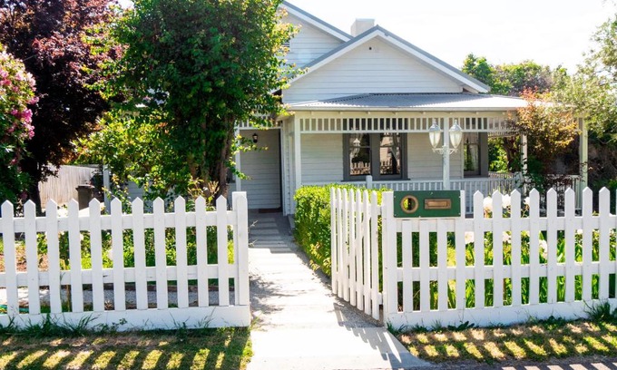 Hepburn Springs Casa | Di Maggio House - Luxury interiors - Free Parking and Wi-Fi