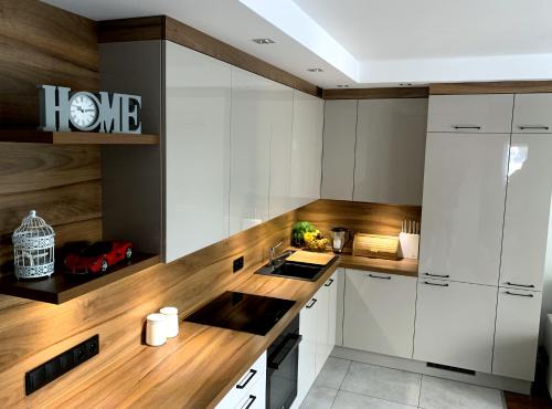 Kielce Apartamento | DIAMOND APARTAMENT OKRZEI, Darmowy prywatny parking, Klimatyzacja,1-6 osób, Faktura VAT